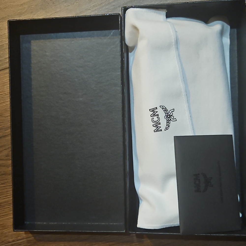 MCM VISETOS LANYARD CARD CASE - Picture 8 of 12